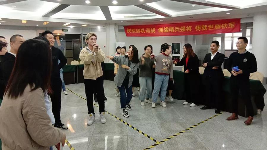 真人游戏控股晨会：增进企业文化建设，，，，，，，展示真人游戏人风范！